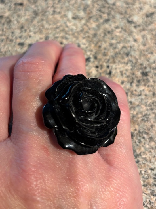 Kenneth Jay Lane Jewelry - Kenneth Jay Lane Black Flower ring